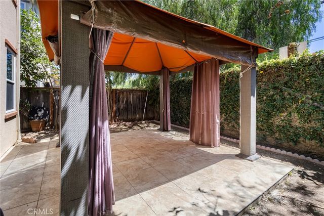 9193 Burnet Avenue, North Hills, CA 91343