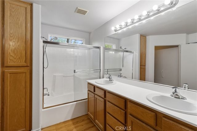 9193 Burnet Avenue, North Hills, CA 91343