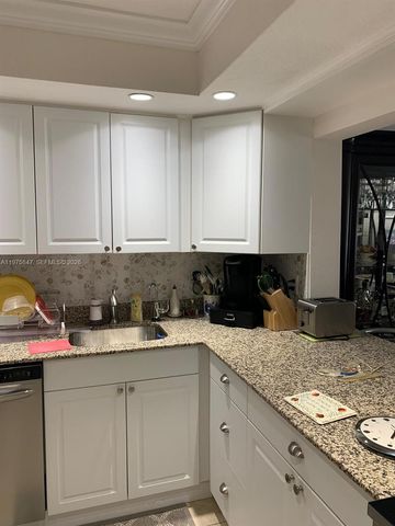 329 SE 3rd St 305S, Hallandale Beach, FL 33009