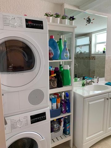 329 SE 3rd St 305S, Hallandale Beach, FL 33009