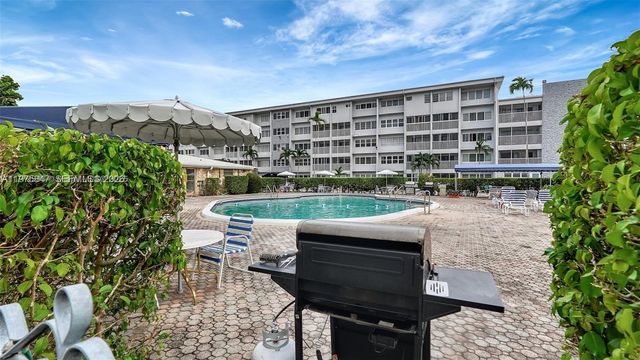 329 SE 3rd St 305S, Hallandale Beach, FL 33009