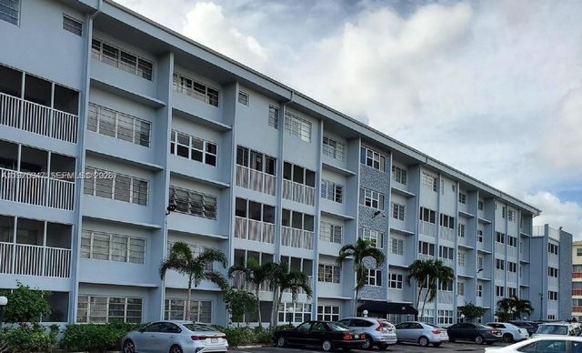 329 SE 3rd St 305S, Hallandale Beach, FL 33009