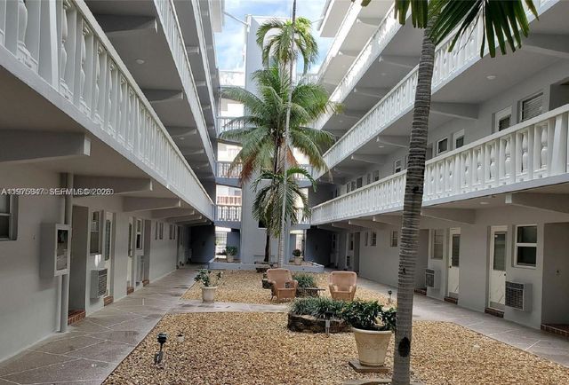 329 SE 3rd St 305S, Hallandale Beach, FL 33009