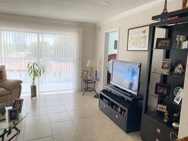 329 SE 3rd St 305S, Hallandale Beach, FL 33009