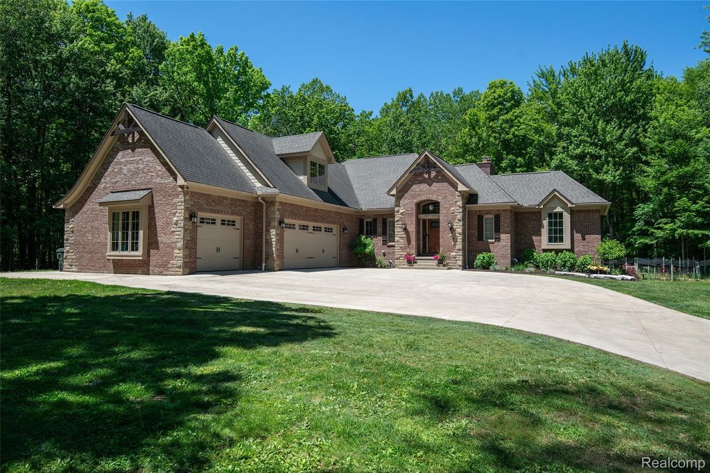 3957 Mill Lake Road, Orion Charter Township, MI 48360