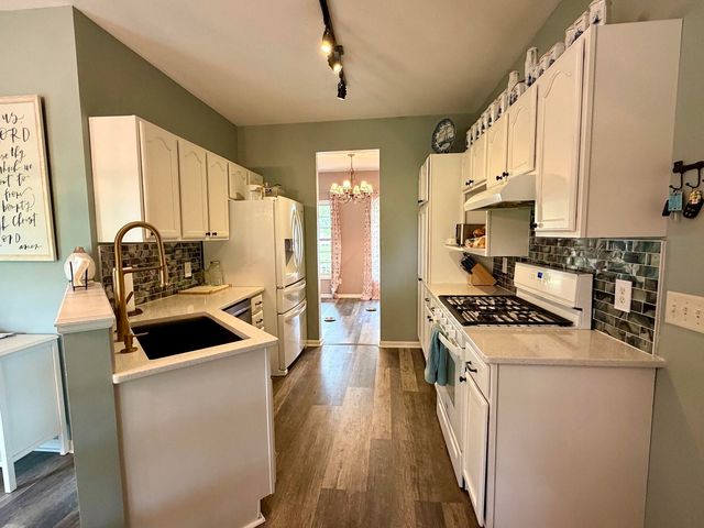 13648 Green Prairie Street, Vicksburg, MI 49097