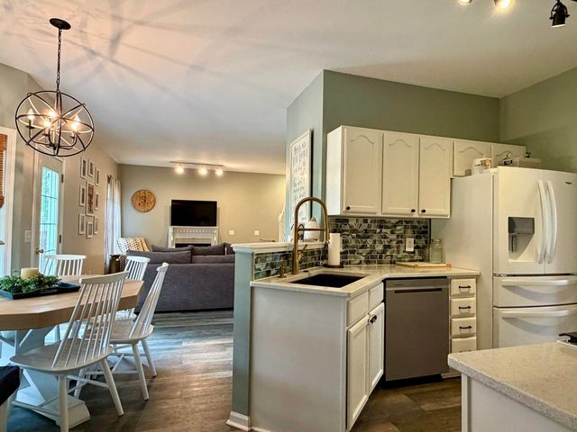 13648 Green Prairie Street, Vicksburg, MI 49097