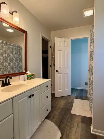 13648 Green Prairie Street, Vicksburg, MI 49097
