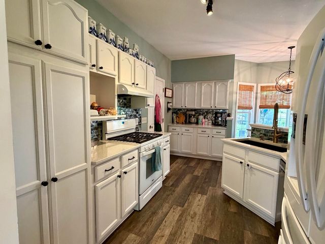 13648 Green Prairie Street, Vicksburg, MI 49097
