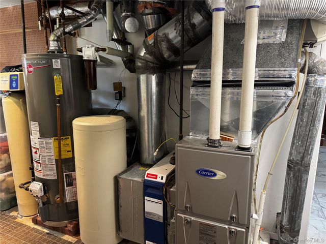 39 Sengstacken Drive, Stony Point, NY 10980