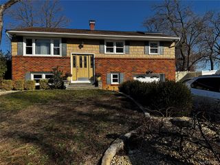 39 Sengstacken Drive, Stony Point, NY 10980