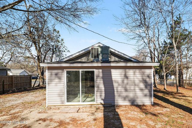 800 E Lizzie Street, Selma, NC 27576