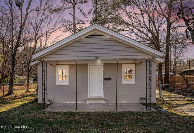 800 E Lizzie Street, Selma, NC 27576