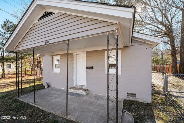 800 E Lizzie Street, Selma, NC 27576