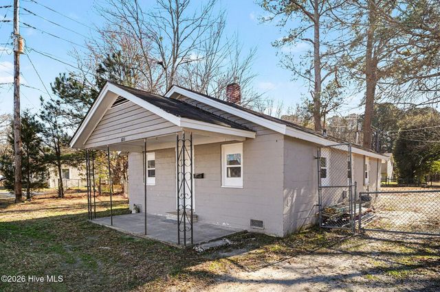 800 E Lizzie Street, Selma, NC 27576