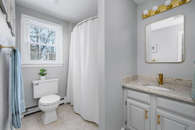 36 Island Street, East Dennis, MA 02641