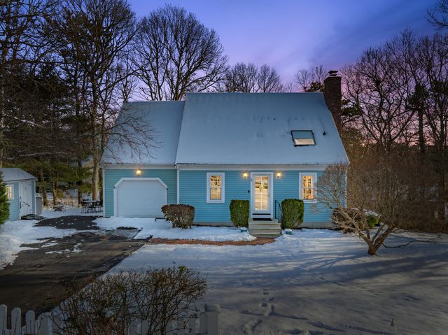 36 Island Street, East Dennis, MA 02641