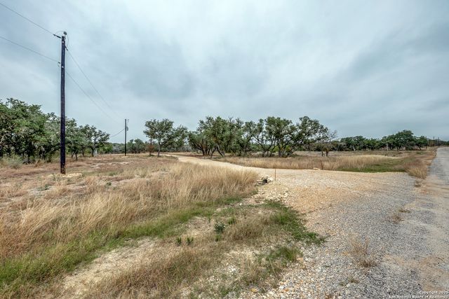 801 Grand Oaks, Hondo, TX 78861