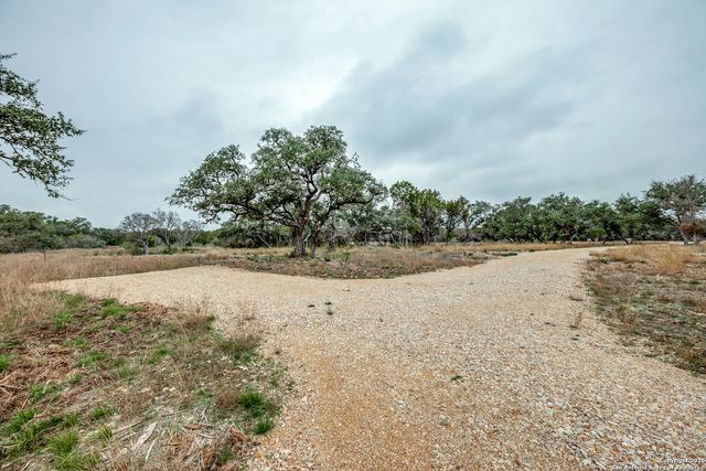 801 Grand Oaks, Hondo, TX 78861