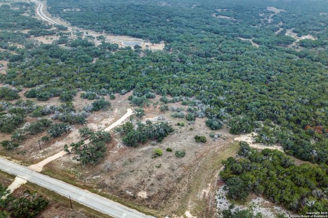 801 Grand Oaks, Hondo, TX 78861