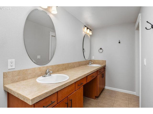 4923 Se LUCAS Ct, Milwaukie, OR 97267