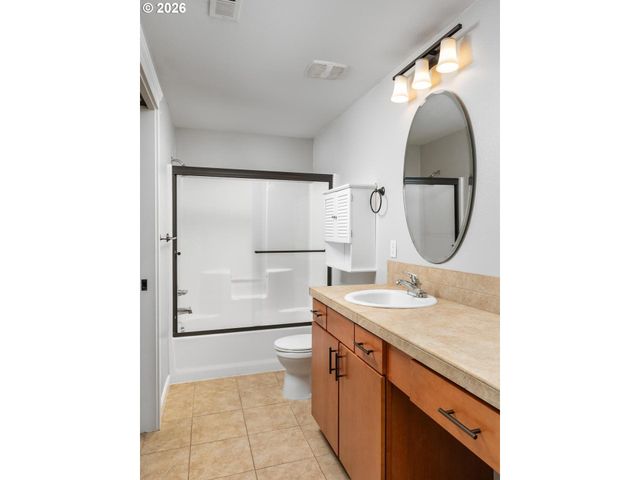 4923 Se LUCAS Ct, Milwaukie, OR 97267