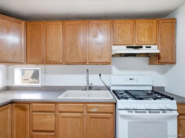 135 N 9th Ave, Brighton, CO 80601