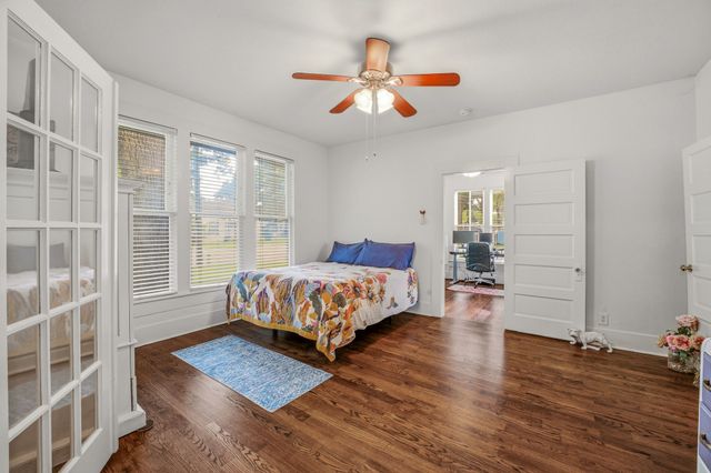 910 S Waco Street, Weatherford, TX 76086