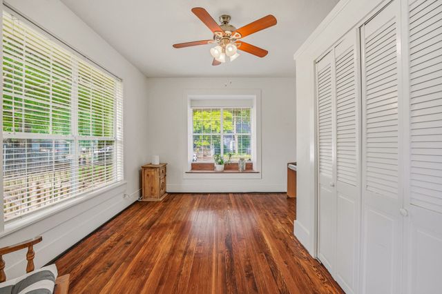 910 S Waco Street, Weatherford, TX 76086