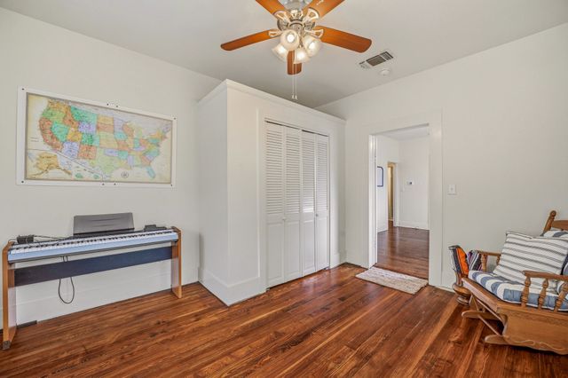 910 S Waco Street, Weatherford, TX 76086