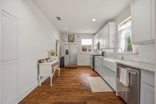 910 S Waco Street, Weatherford, TX 76086