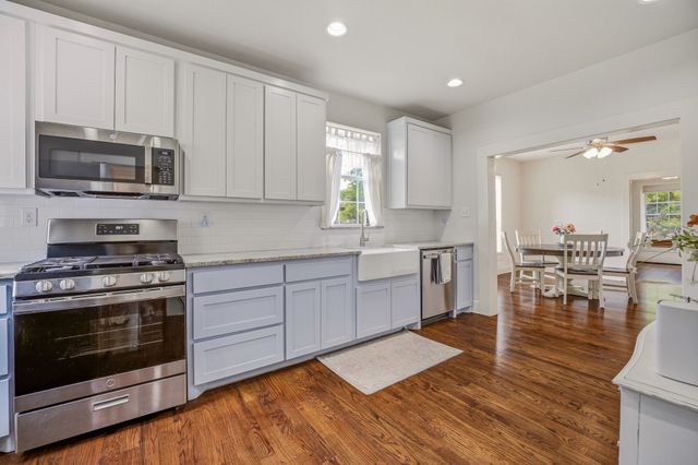 910 S Waco Street, Weatherford, TX 76086