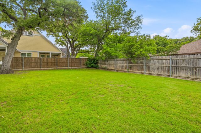 910 S Waco Street, Weatherford, TX 76086