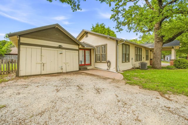 910 S Waco Street, Weatherford, TX 76086