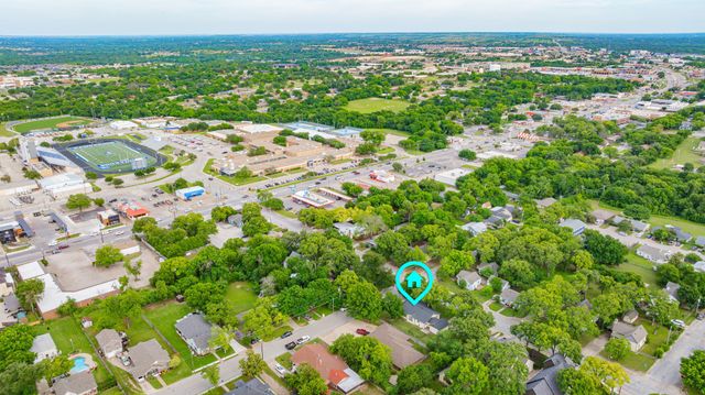 910 S Waco Street, Weatherford, TX 76086