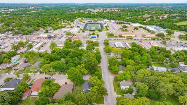 910 S Waco Street, Weatherford, TX 76086