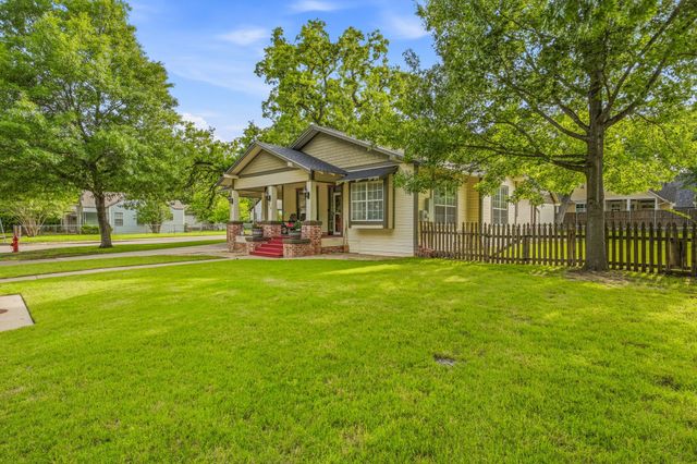 910 S Waco Street, Weatherford, TX 76086