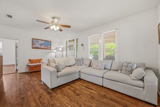 910 S Waco Street, Weatherford, TX 76086