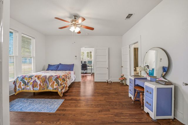 910 S Waco Street, Weatherford, TX 76086
