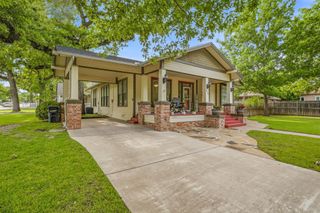 910 S Waco Street, Weatherford, TX 76086