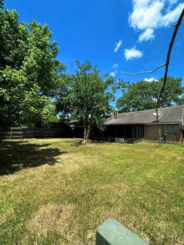 16110 White Star Drive, Houston, TX 77062