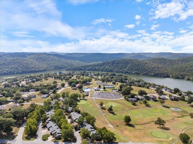 10 Wedgewood Lane, Holiday Island, AR 72631