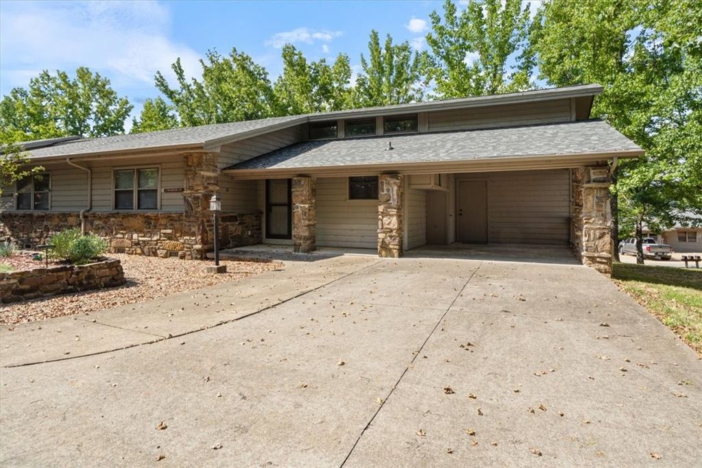 10 Wedgewood Lane, Holiday Island, AR 72631