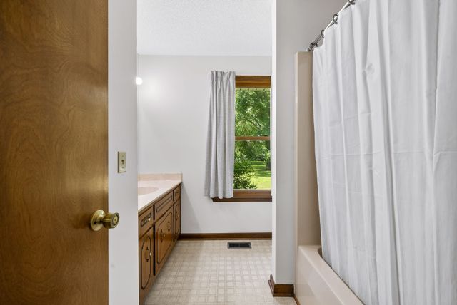 3155 W Division St, Hermitage, TN 37076