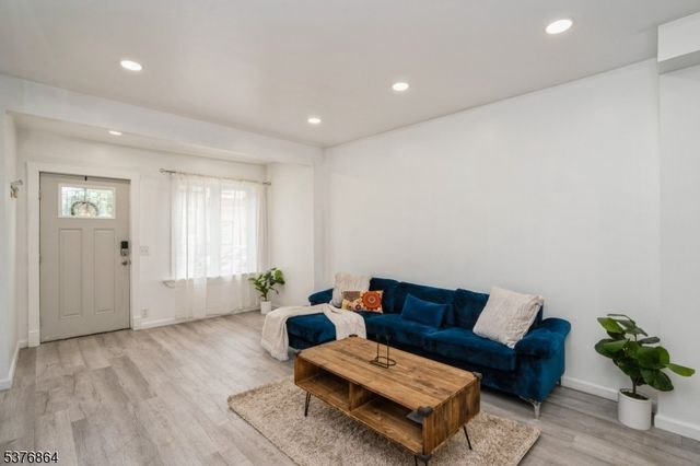 141 Van Horne St, Jersey City, NJ 07304