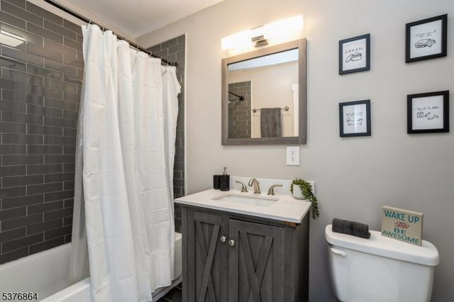 141 Van Horne St, Jersey City, NJ 07304