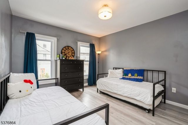 141 Van Horne St, Jersey City, NJ 07304