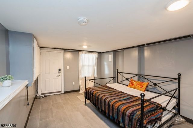 141 Van Horne St, Jersey City, NJ 07304