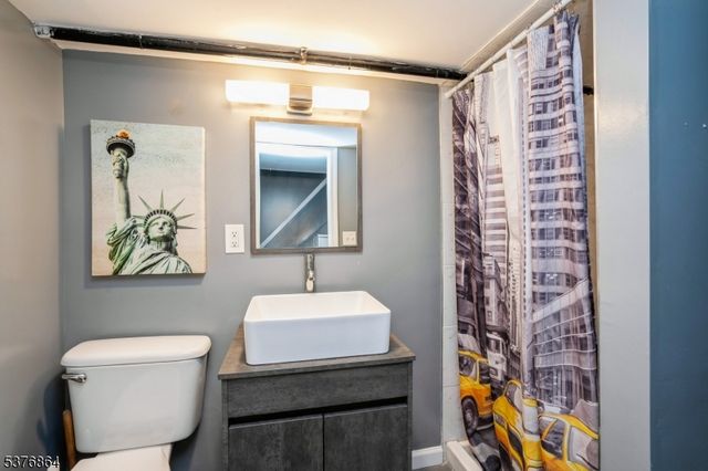 141 Van Horne St, Jersey City, NJ 07304