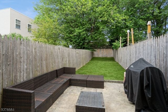 141 Van Horne St, Jersey City, NJ 07304